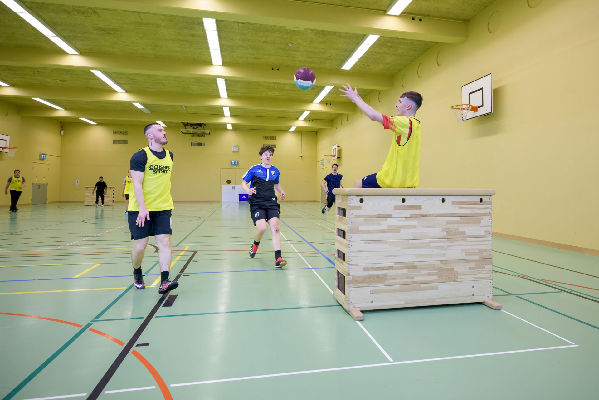 Calcio gaelico: Forme di gioco: Palla al cassone/palla bruciata
