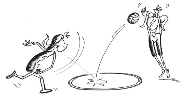 Ball wird in einen Reifen am Boden geprellt.