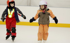 J+S-Kids – Eislauf: Lektion 2 «Kurven fahren»