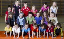 Acrobatica di gruppo: Attraversare il burrone a V