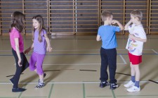 Acrobatie avec partenaire: Champs magnétiques