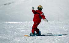 J+S-Kids – Snowboard: Leçon 3 «Exercices d’adresse sur une pente simple»