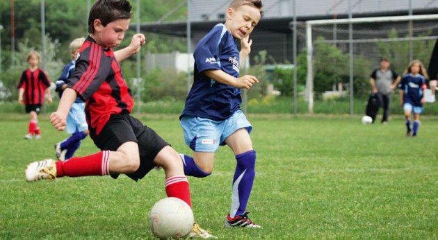 J+S-Kids Fussball: Balltreiben und Dribbeln – Räuberleben