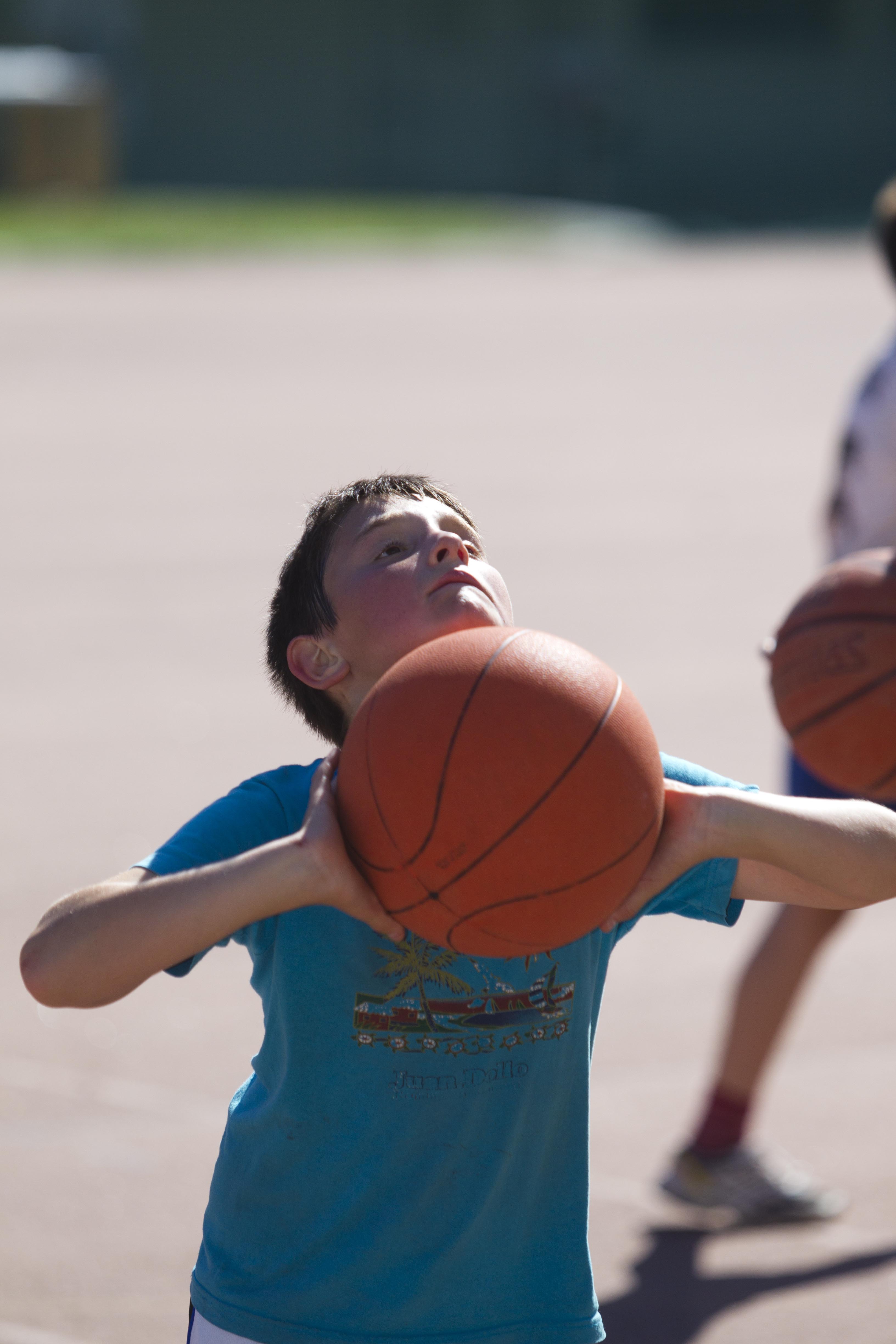 Kleine Ballspiele: Werfen und Fangen