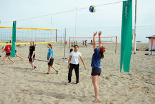 Beach volleyball: De la page à l'école