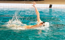 Schwimmen – Rücken: Doppelte Geschwindigkeit