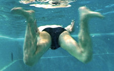 Schwimmen – Brust: Rhythmische Beinarbeit