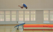 Mini-trampoline: Salto groupé