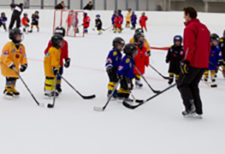 Pour les enfants – Hockey sur glace: Leçon 4 «Dribble»