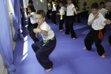 J+S-Kids – Karate: Lektion 9 «Entdecken der Grundstellungen (Dachi)»