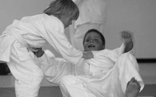 J+S-Kids – Judo: Leçon 6 «Immobilisation, sortie d’immobilisation et chute en arrière»