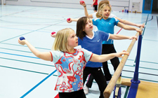 J+S-Kids – Leichtathletik: Lektion 24 «Ballwerfen als Vorform des Speerwurfes»