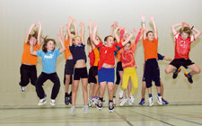 G+S-Kids – Atletica leggera: Lezione 20 «Dai salti verso l’alto al salto in alto»