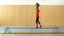 Leichtathletik – Tests: 2.1 Balancieren – Niveau 2 (U8/U10)