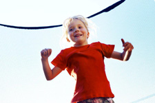 Faire du trampoline: Sauter et atterrir en sécurité
