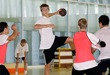 J+S-Kids – Handball: Lektion 8 «Spielen lernen 3»