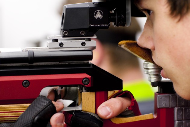 Jugendlicher vor Schussauslösung höchst konzentriert und ruhig.