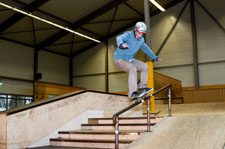 Skateboard – Street (Rail): Frontside 50-50