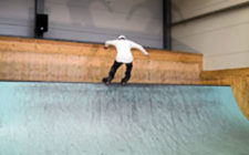 Inline-Skating – Miniramp: Frontside Royal to normal (Grind)