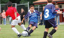 Kinder während eines Fussballspielanlasses im Einsatz.