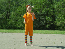 Le cirque à l’école – Jonglage: Cascade avec trois balles