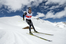 Dario Cologna durante una gara di sci di fondo