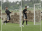 Football – Jeu de tête: Coup de tête avec course d’élan et saut d’appel sur une jambe avec rotation (après un lancer)