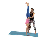 Yoga – Equilibrio sulle mani (B1): La verticale con aiuto