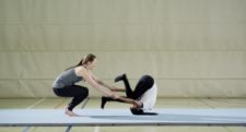 Acrobatica di gruppo III – Acrobazie dinamiche: Rotolare in avanti