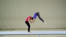 Acrobatica di gruppo III – Acrobazie dinamiche: Salto mortale trattenuto