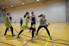 Préparation ciblée – S’échauffer avec un ballon: Oeufs dans le nid