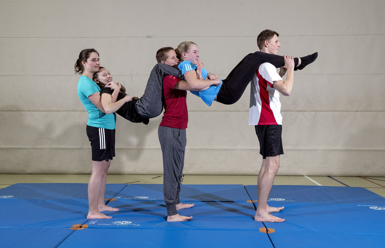 Acrobatie avec partenaire – Créations et présentations: Réalité figée ...