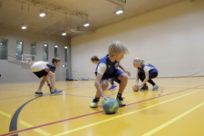 Préparation ciblée – S’échauffer avec un ballon: Changement de terrain