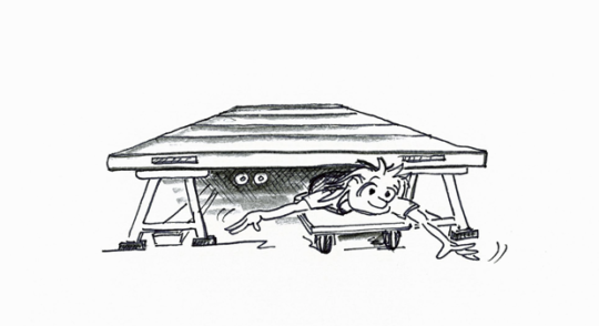 Zeichnung: Kinder sind bäuchlings auf einem Transportwagen und fahren durch den Tunnel.