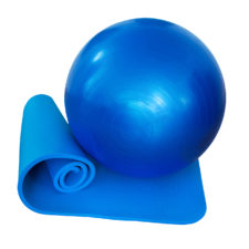 Foto: un grande pallone da ginnastica blu