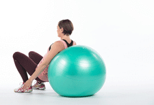 Training mit Hilfsmitteln − Swissball: Dehnübung
