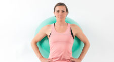 Training mit Hilfsmitteln − Swissball: Kniebeuge