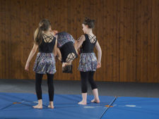 Le cirque à l’école – Acrobatie: Salto avant avec appui
