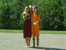 Le cirque à l’école – Jonglage par deux: Coopération