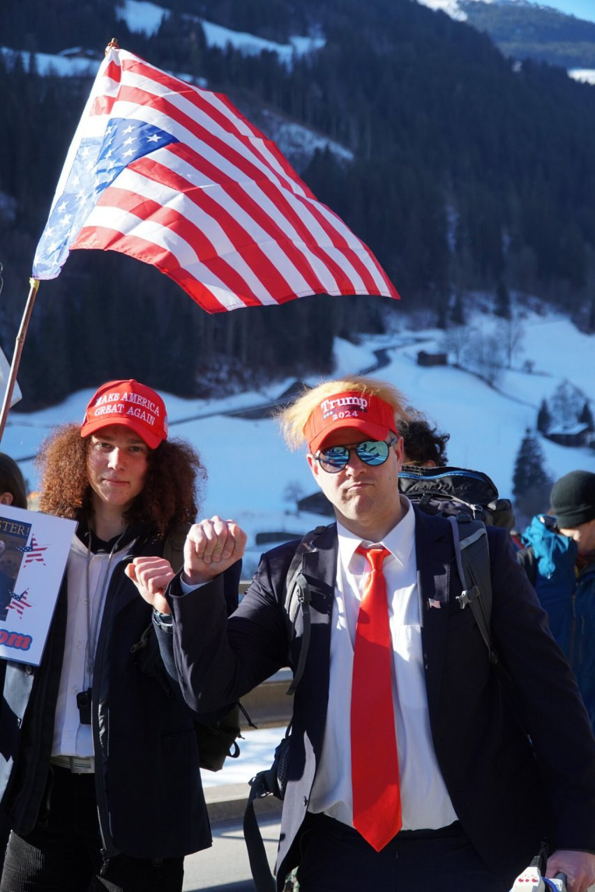 Starke ProtestWinterwanderung gegen das WEF » workzeitung.ch